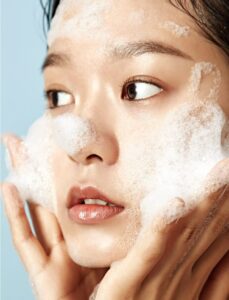 cach-rua-mat-sau-khi-makeup