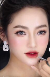 che mụn sưng đỏ khi makeup