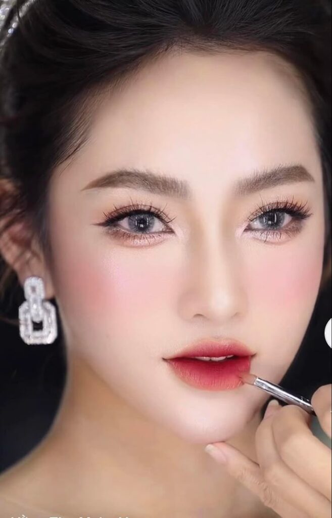 che mụn sưng đỏ khi makeup