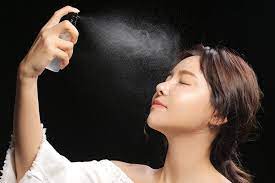 dùng xịt khoáng trước và sau makeup