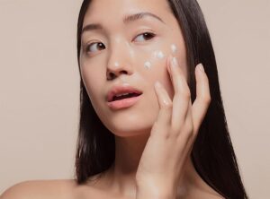 dưỡng ẩm trước khi đánh nền
