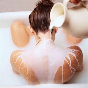 dưỡng trắng bằng sữa tươi