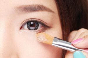 học makeup mắt tại nhà