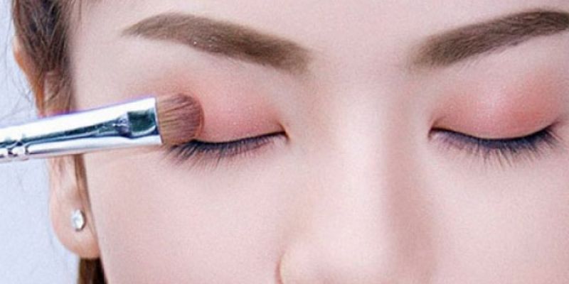 học makeup mắt tại nhà