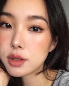 makeup che nám nhẹ trên má