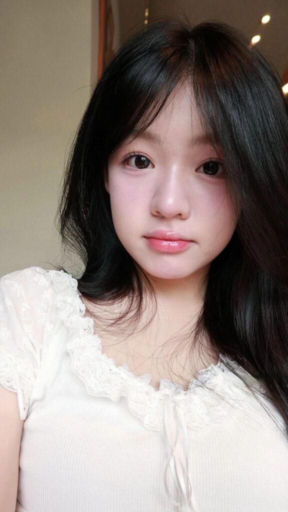 makeup cho mặt vuông