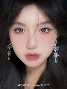 phối màu mắt và môi cùng tone