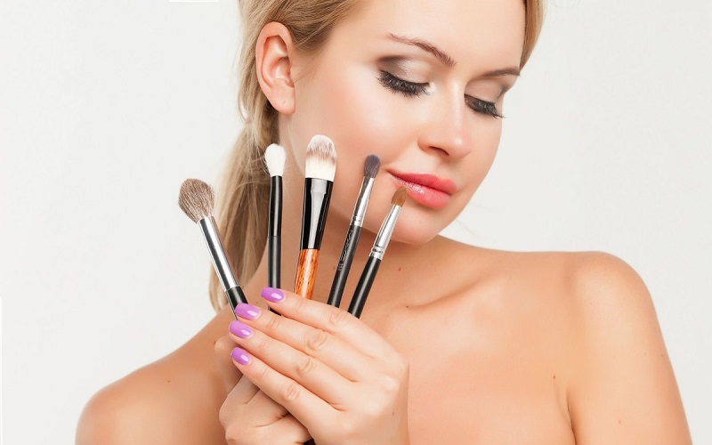 học makeup tiết kiệm chi phí