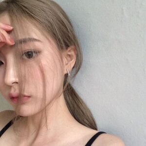 kem nền tự nhiên mỏng nhẹ