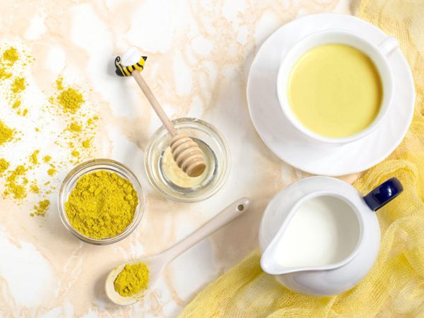 làm đẹp bằng bột nghệ và sữa chua
