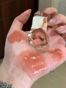 son môi phù hợp khi đi làm