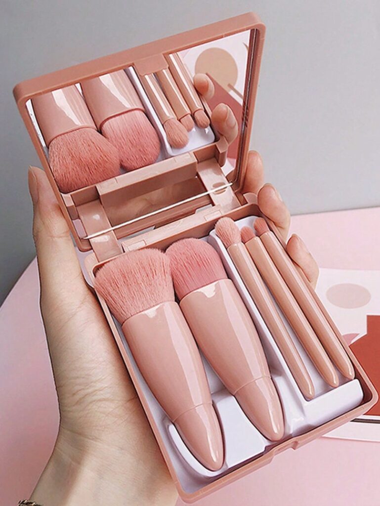 Dụng cụ trang điểm cơ bản