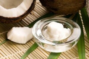 dưỡng da bằng dầu dừa