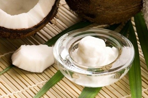 dưỡng da bằng dầu dừa