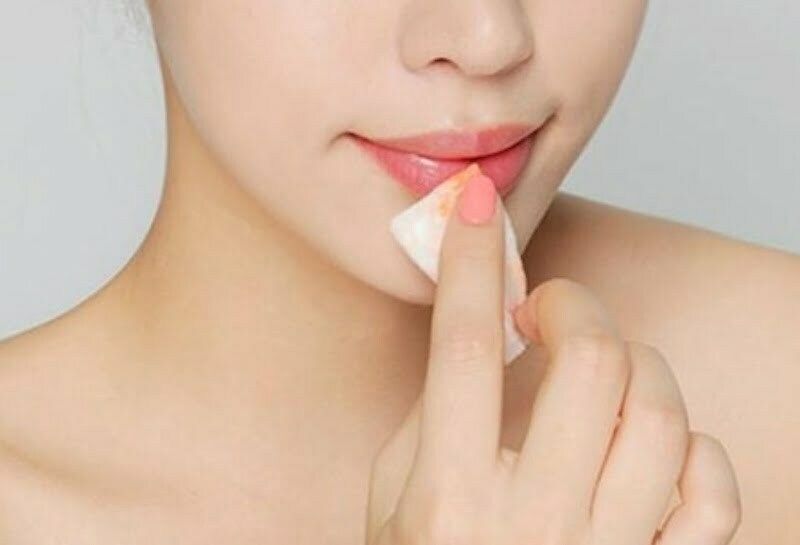 dưỡng môi bằng dầu oliu