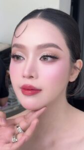 makeup 5 phút đi tiệc