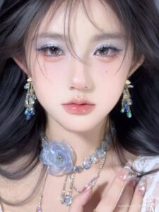 makeup ánh nhũ khéo léo