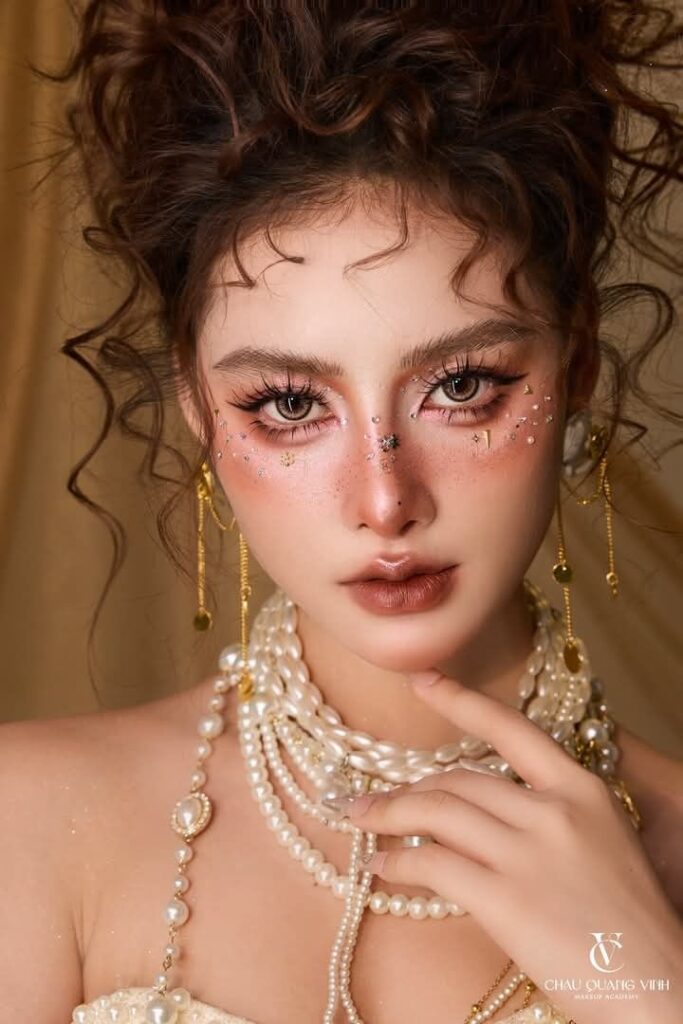makeup tạo điểm nhấn xương gò