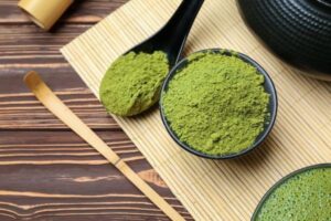 rửa mặt bằng trà xanh