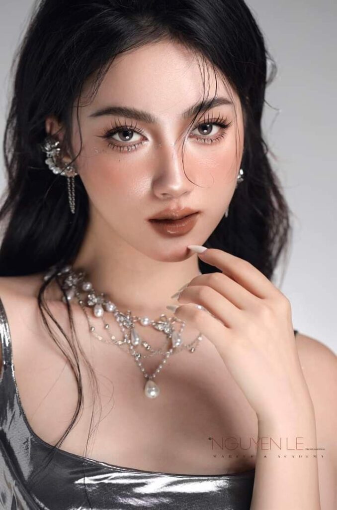 tone trang điểm công sở