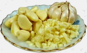 trị mụn bằng tỏi
