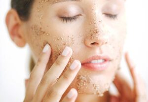 chọn mỹ phẩm không nổi mụn