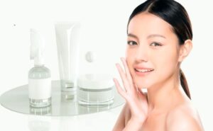 chọn mỹ phẩm không nổi mụn
