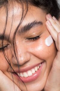 duong-da-ban-dem-sau-makeup
