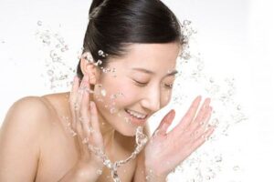 tẩy trang khi đi tiệc