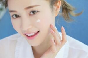 tẩy trang khi dùng kem chống nắng