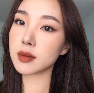 makeup cho mặt hơi vuông