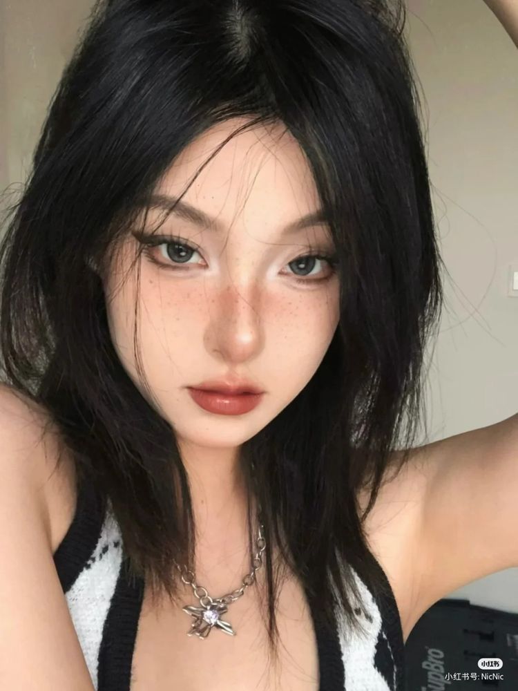 makeup cho mặt vuông